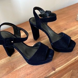 Banana Republic blue velvet heels